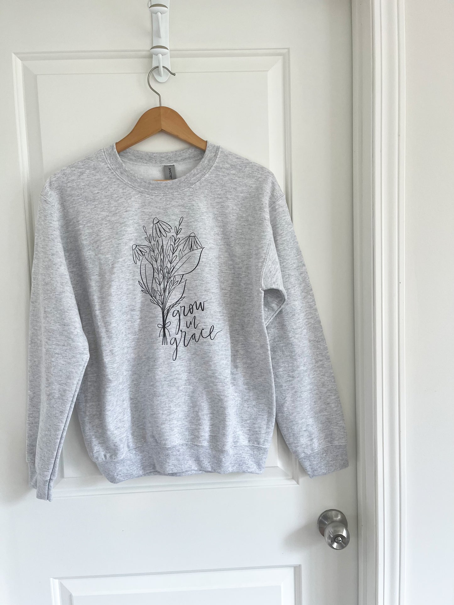 Crew neck sweatshirt | Grow in grace