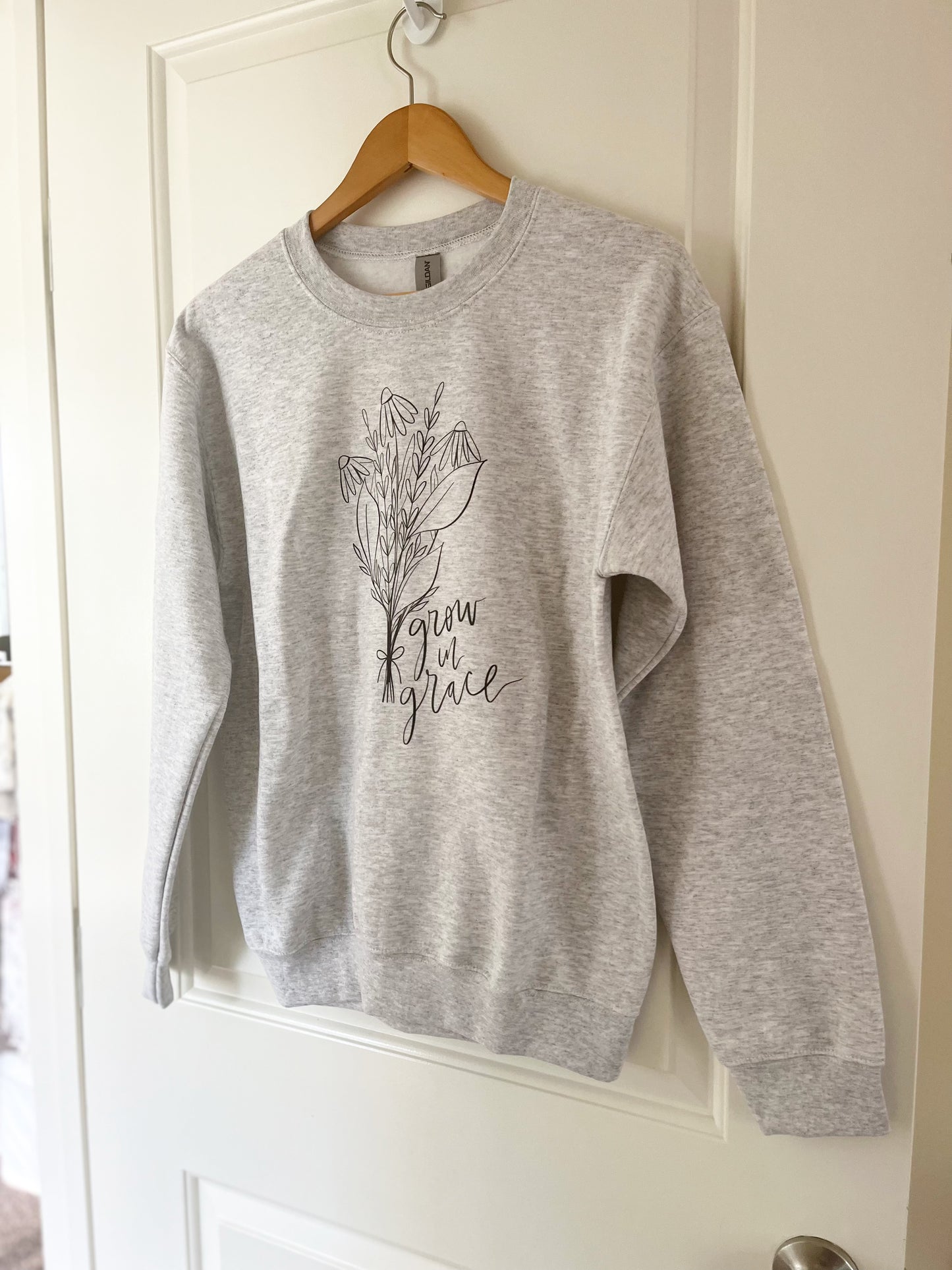 Crew neck sweatshirt | Grow in grace