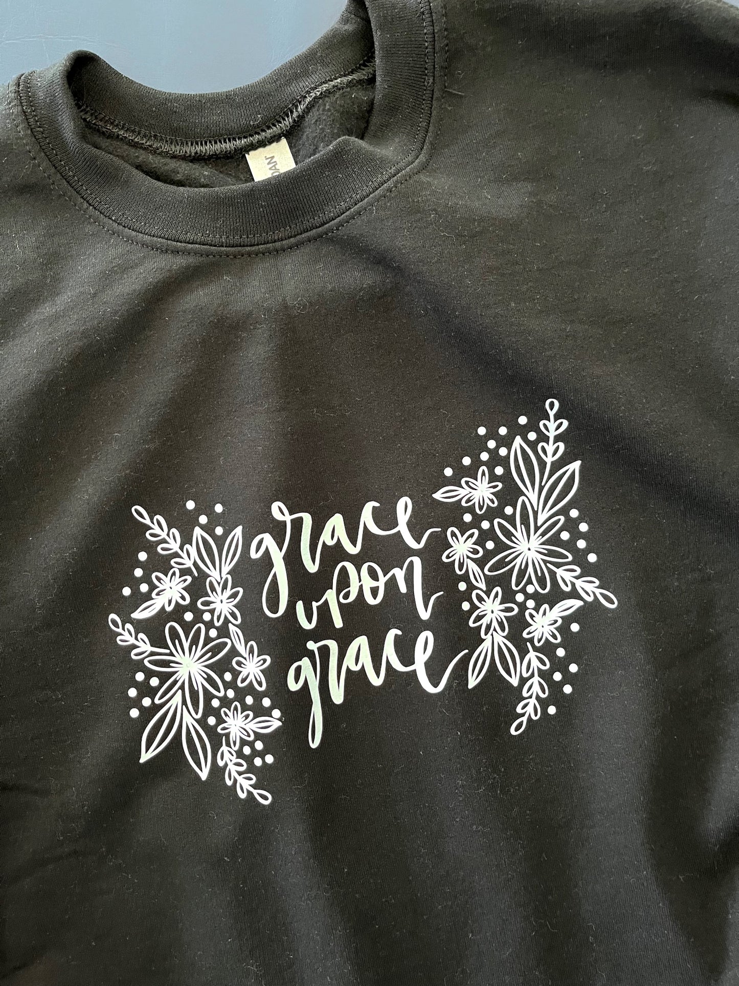 Crew neck sweatshirt | Grace upon grace . size Large