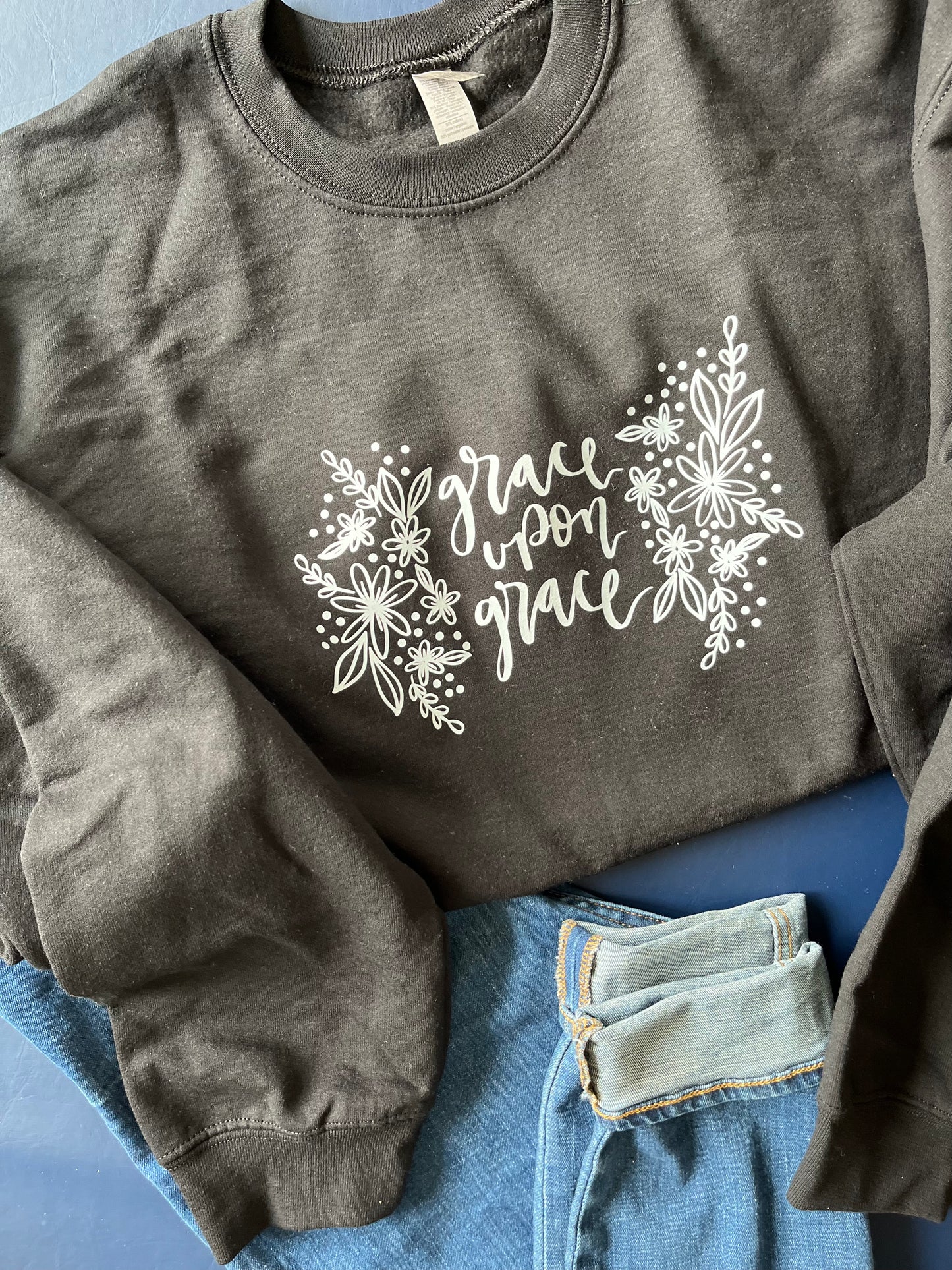 Crew neck sweatshirt | Grace upon grace . size Large